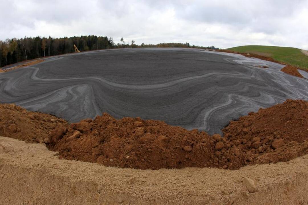 Kariotiškų sąvartyne iš rezervuaro ištekėjo teršalai (atnaujinta)