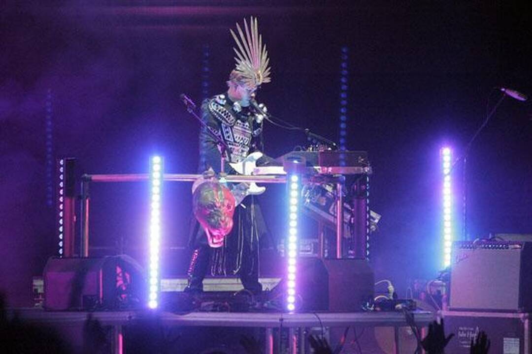 Lauktieji “Empire of the sun” Be2gether” publikos neužkaitino