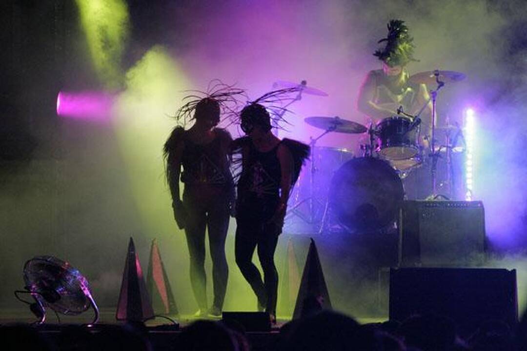 Lauktieji “Empire of the sun” Be2gether” publikos neužkaitino