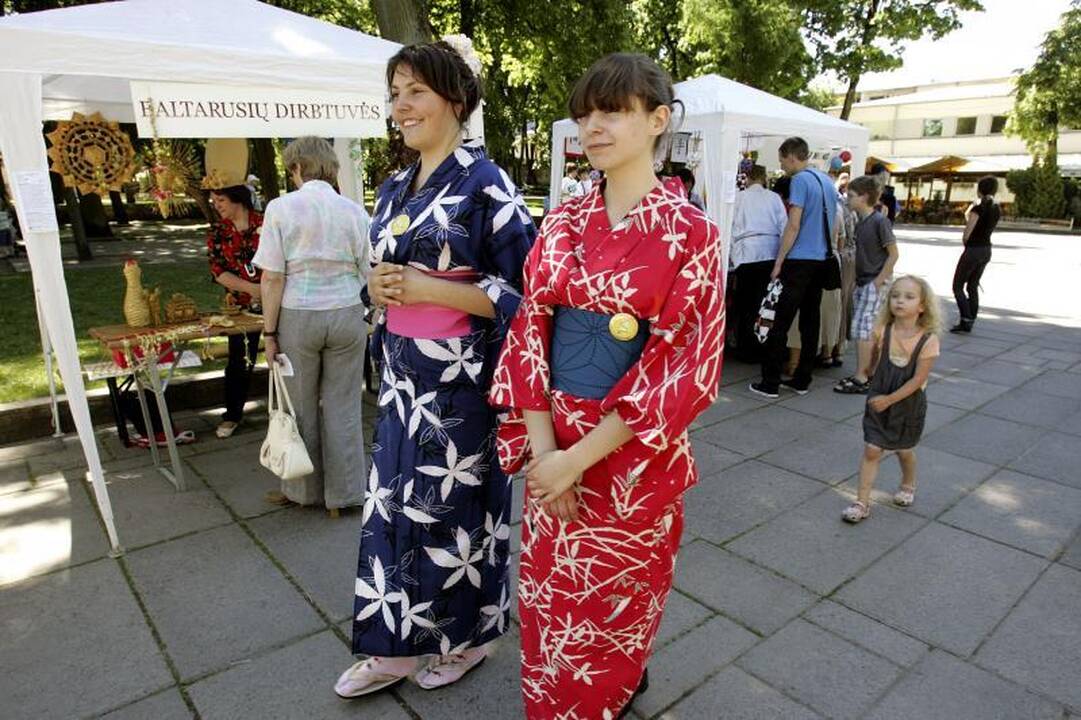 "Kultūrų tiltai": nuo indėnų mandalų iki japonų hieroglifų