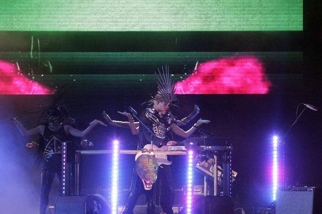 Lauktieji “Empire of the sun” Be2gether” publikos neužkaitino