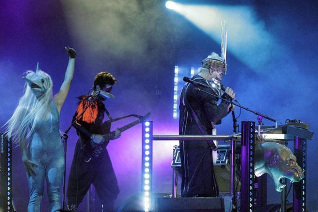 Lauktieji “Empire of the sun” Be2gether” publikos neužkaitino
