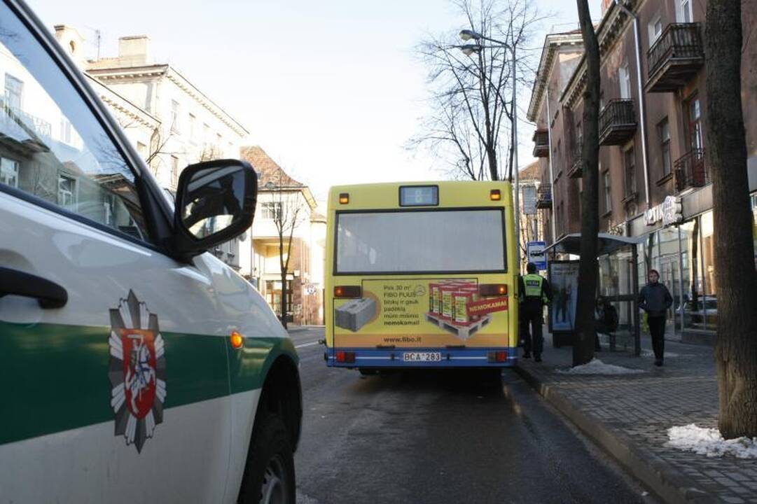 Autobusas prispaudė po juo parkritusį klaipėdietį
