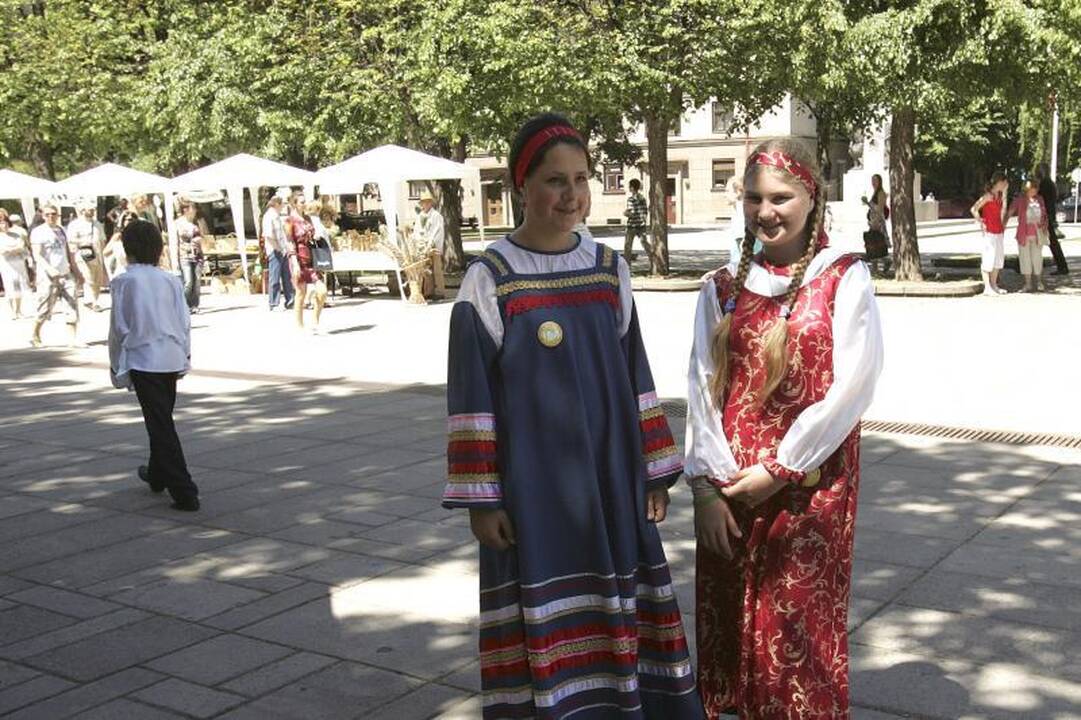 "Kultūrų tiltai": nuo indėnų mandalų iki japonų hieroglifų