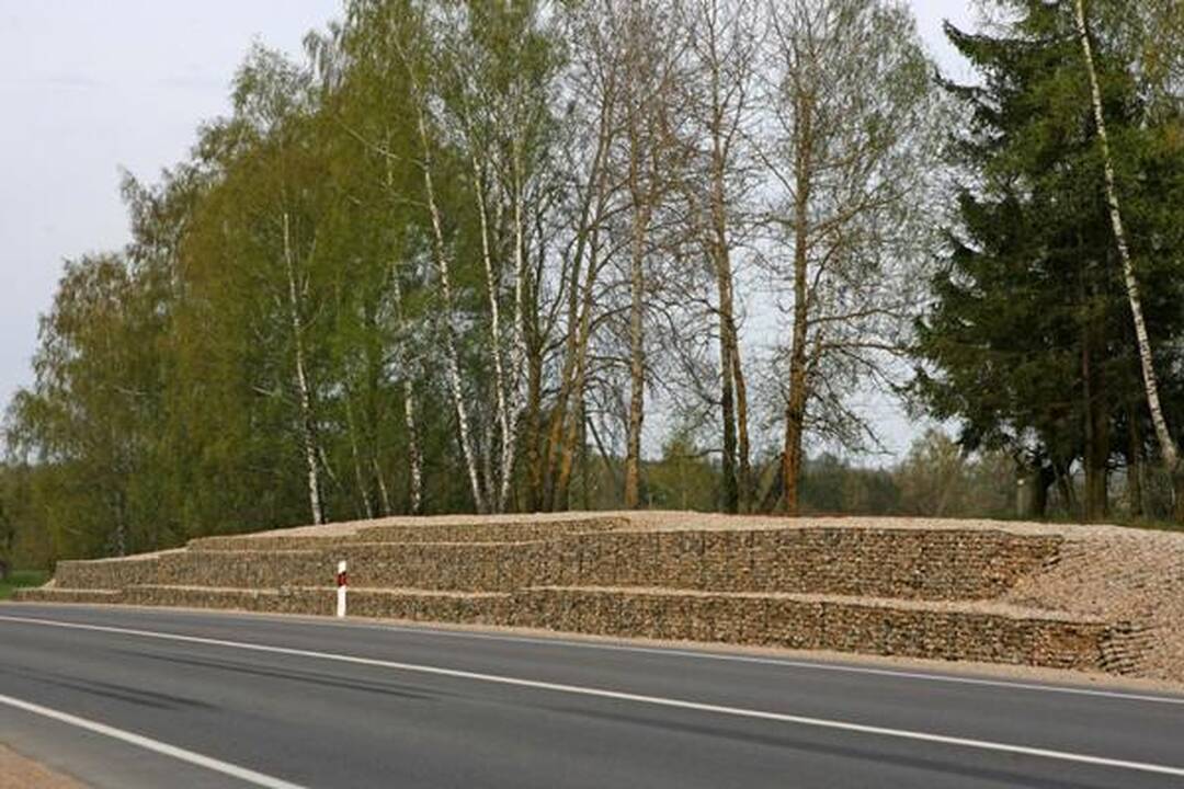 Kelių statyboje pradėta naudoti šlaitų tvirtinimo gabionais technologija