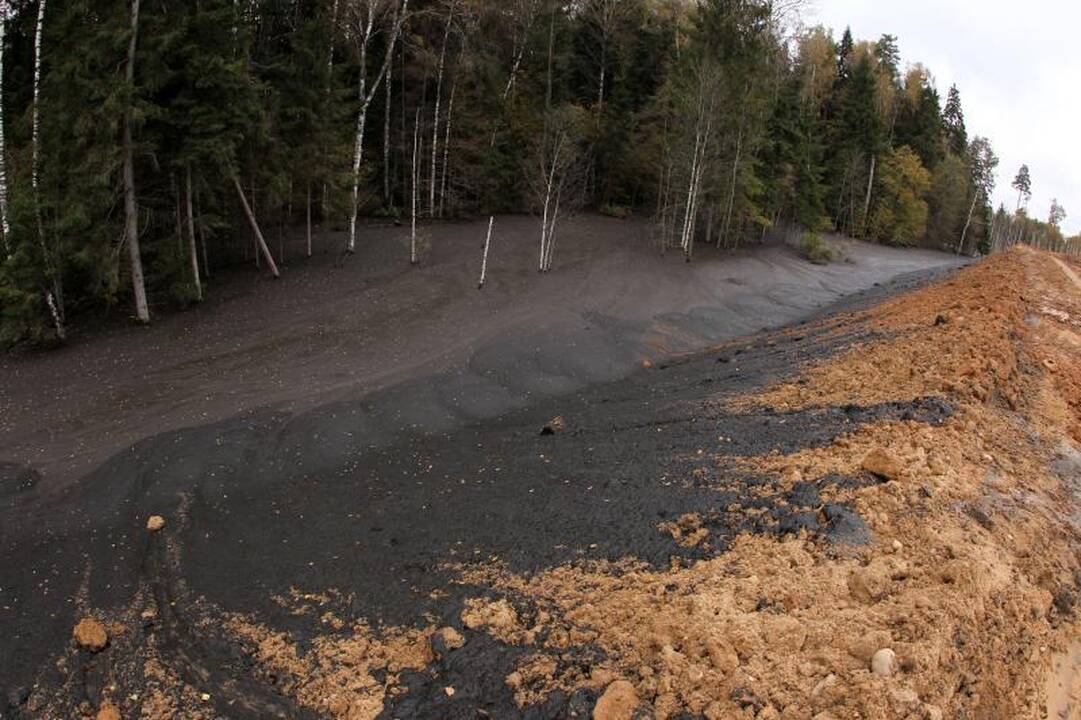 Kariotiškų sąvartyne iš rezervuaro ištekėjo teršalai (atnaujinta)