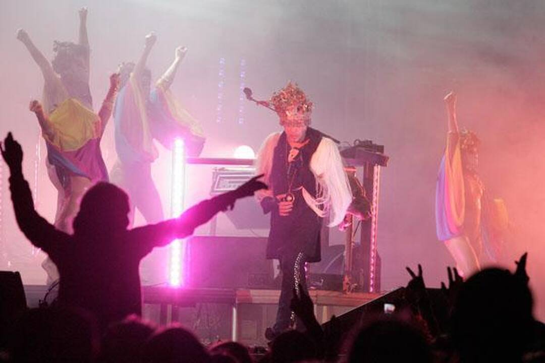 Lauktieji “Empire of the sun” Be2gether” publikos neužkaitino