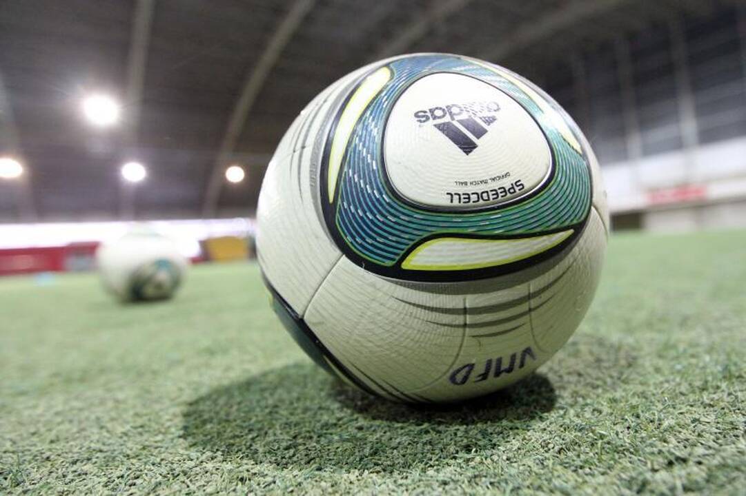 Lietuvos rinktinės FIFA reitinge ir toliau ritasi žemyn