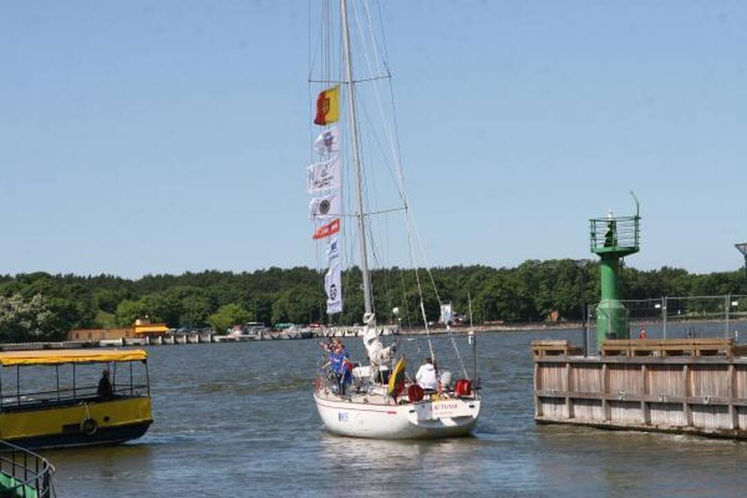 „Lietuva“ pakėlė bures į regatą "The Tall Ships Races“