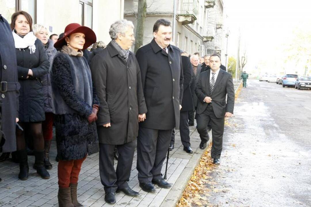B. Lubio atminimas Klaipėdoje įamžintas bareljefu