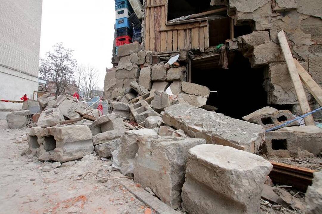 Klaipėdoje pavojingai byra seno sandėlio siena
