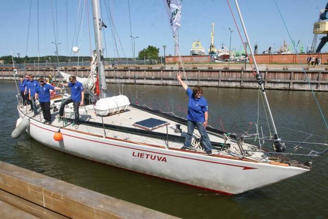 „Lietuva“ pakėlė bures į regatą "The Tall Ships Races“