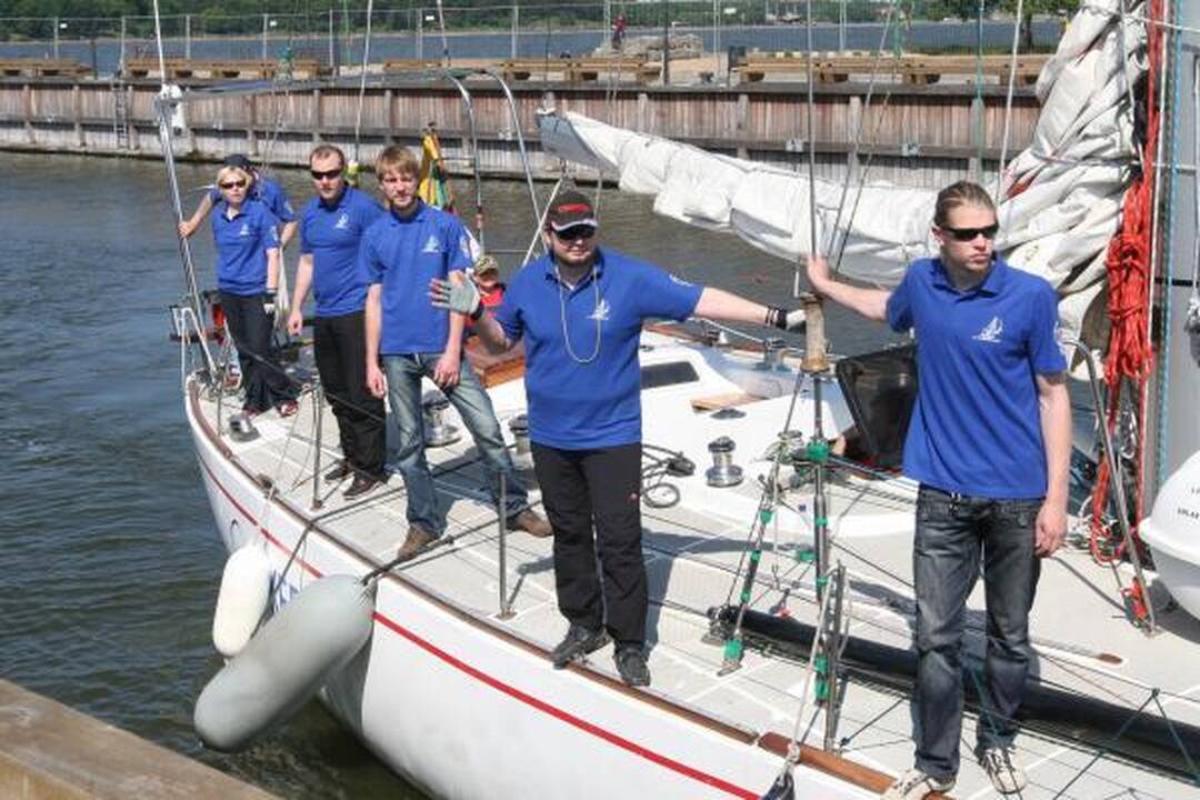 „Lietuva“ pakėlė bures į regatą "The Tall Ships Races“