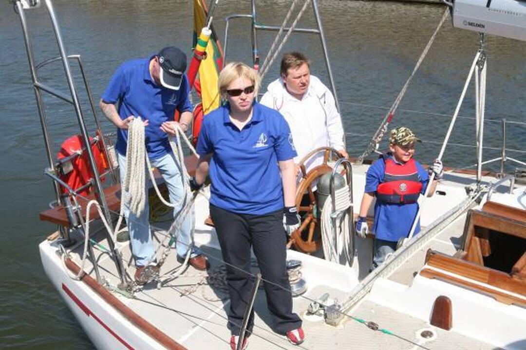 „Lietuva“ pakėlė bures į regatą "The Tall Ships Races“