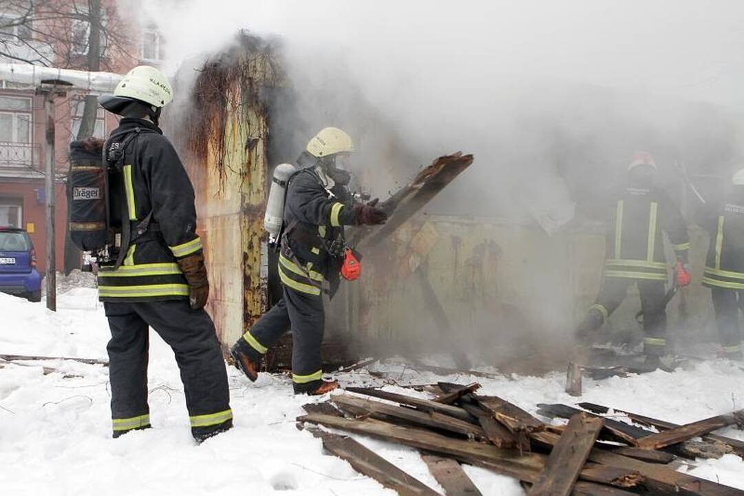 Degančios šiukšlės pasmardino Klaipėdos centrą