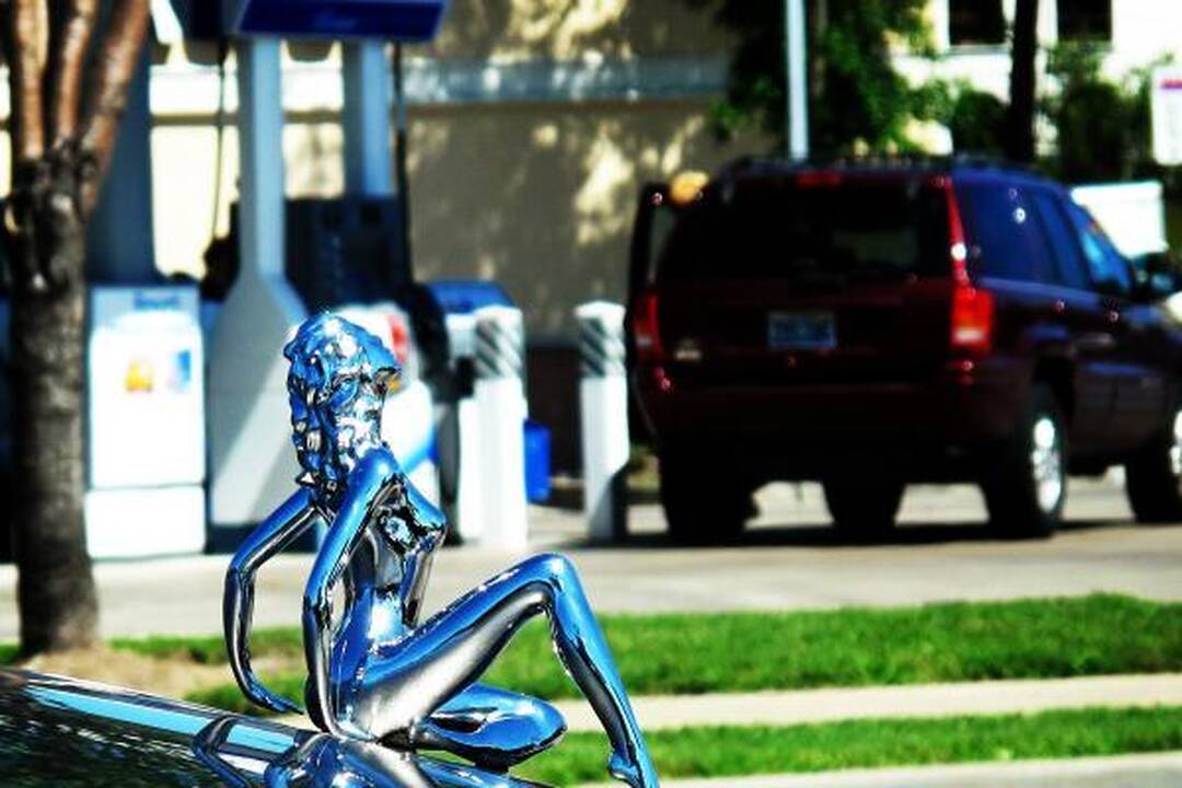 Neturint bėdų su vaizduote: kvailiausios automobilių dekoracijos