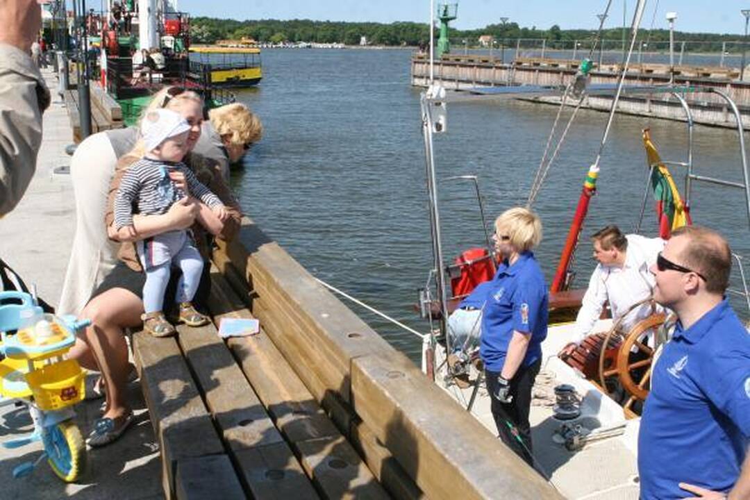 „Lietuva“ pakėlė bures į regatą "The Tall Ships Races“