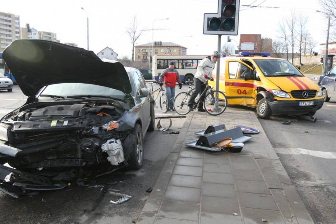 Per susidūrimą su dujų avarinės tarnybos automobiliu nukentėjo kūdikis