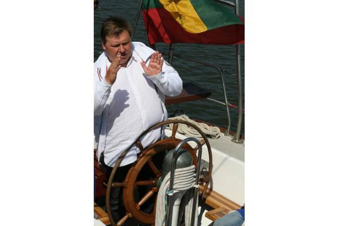 „Lietuva“ pakėlė bures į regatą "The Tall Ships Races“
