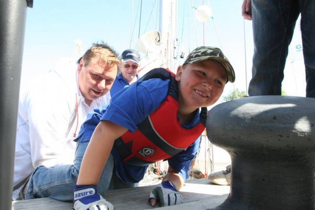 „Lietuva“ pakėlė bures į regatą "The Tall Ships Races“