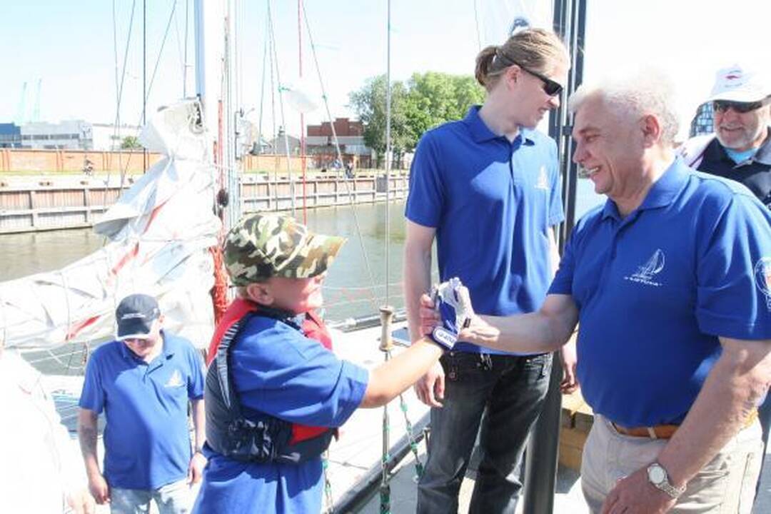 „Lietuva“ pakėlė bures į regatą "The Tall Ships Races“