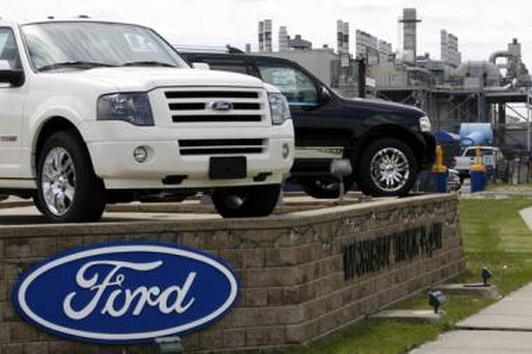 "Ford" ketina parduoti likusias "Mazda" akcijas