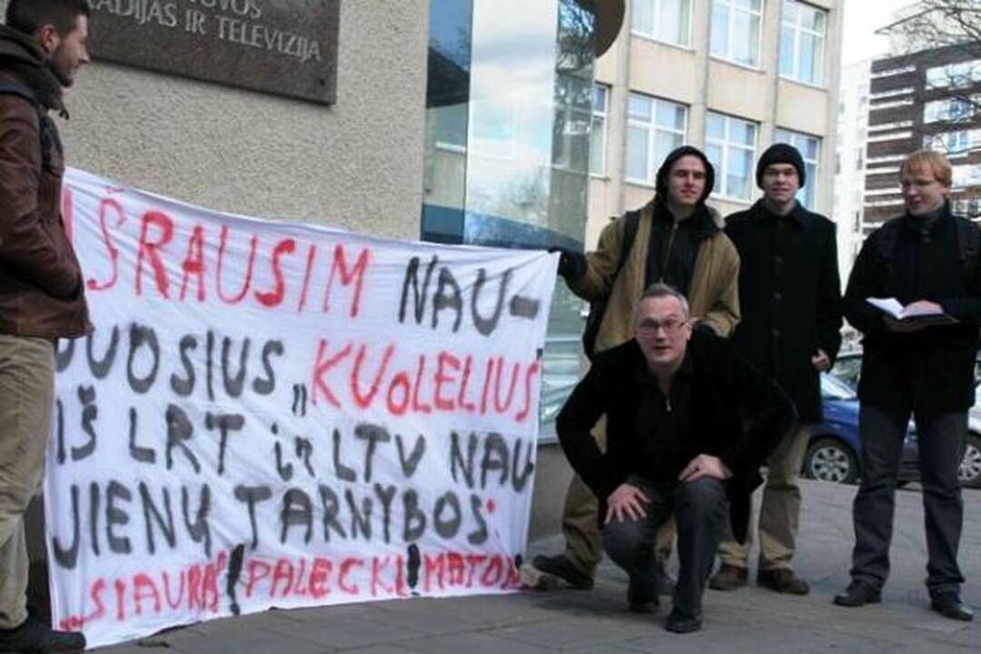 Dėl reportažo - mitingas prie LRT pastato