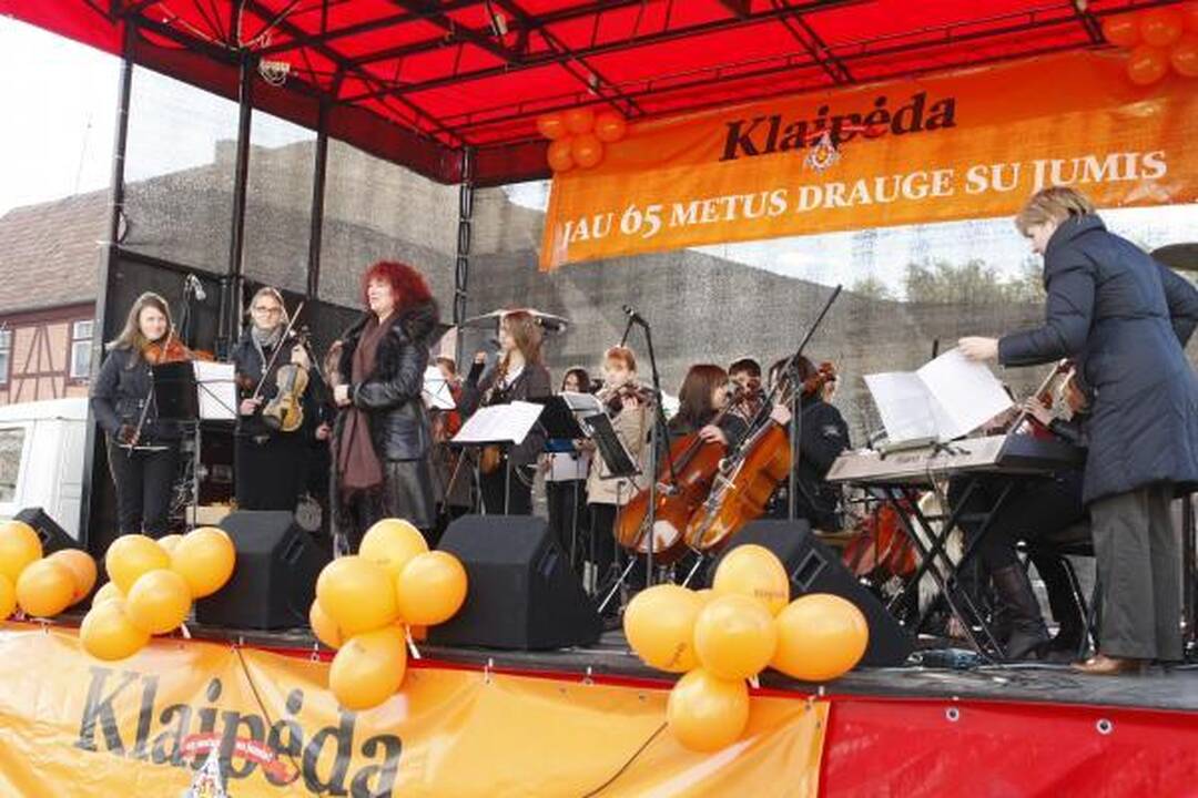 "Klaipėdos" jubiliejų miestiečiai šventė "Saulėto rudens" šventėje 