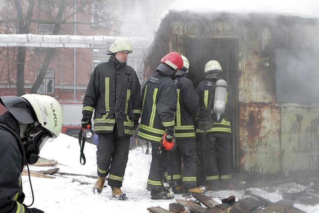 Degančios šiukšlės pasmardino Klaipėdos centrą