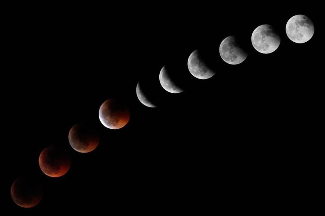 Visiškas užtemimas nudažė Mėnulį kraujo raudonumo spalva