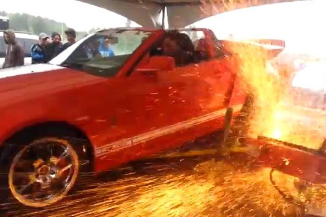 Per stipriai: „Mustang Shelby GT500“ ant takelio neišsiteko