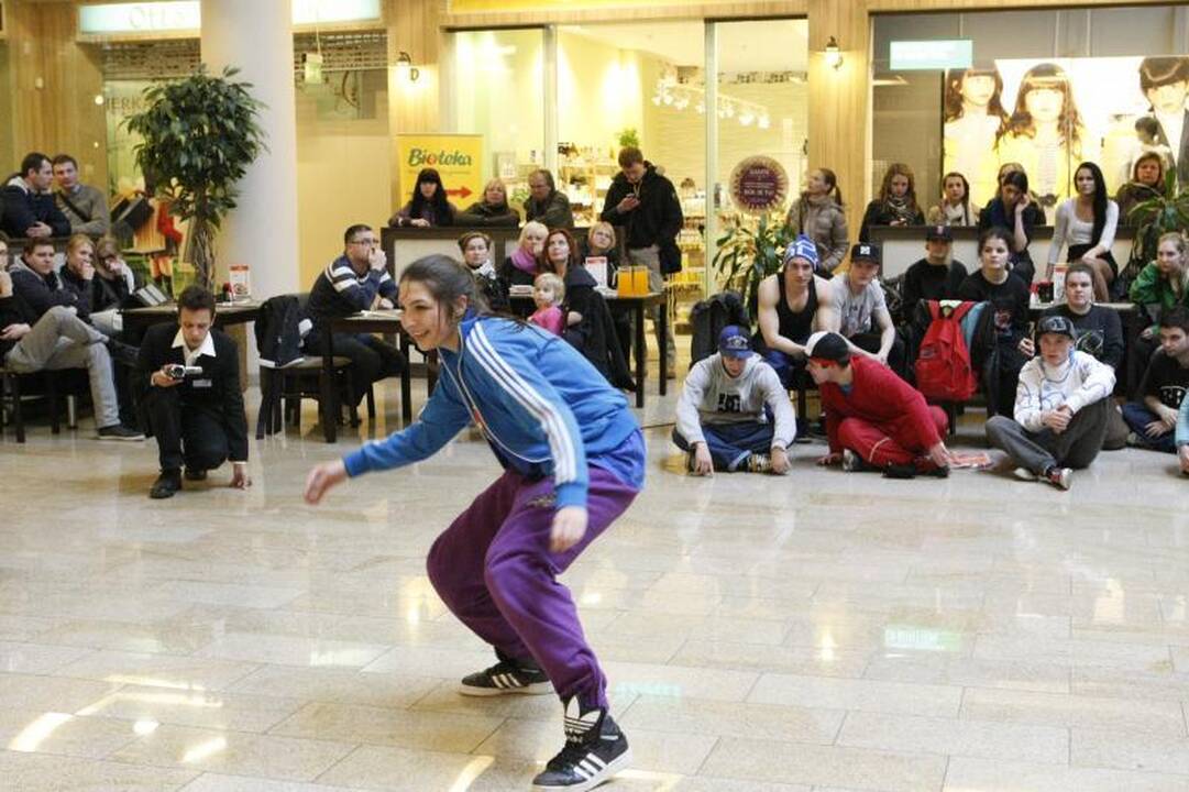 Modernioje parodoje – visko po truputį  