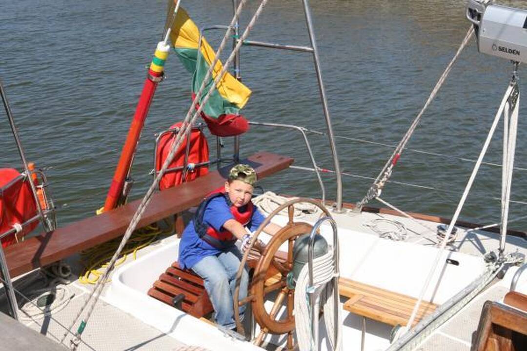 „Lietuva“ pakėlė bures į regatą "The Tall Ships Races“