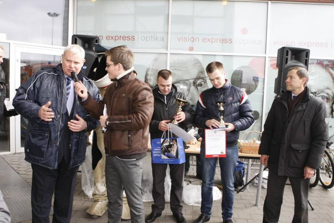 Klaipėdos merą vadavo iš sumaitotos mašinos