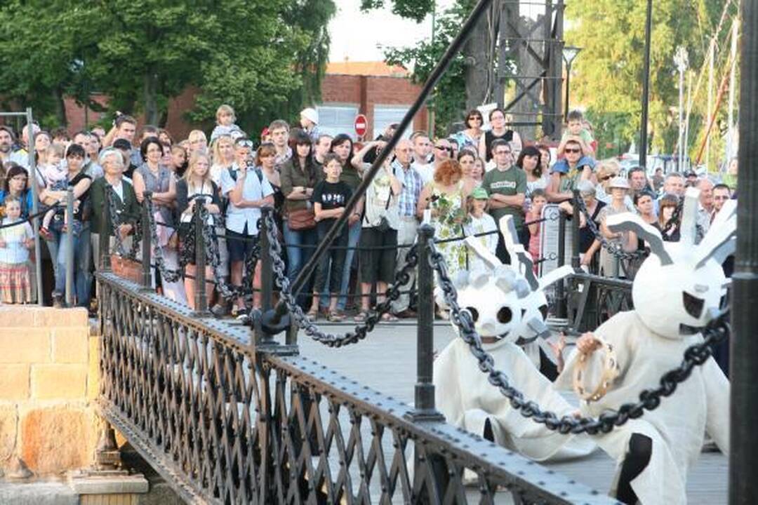 Vaiduoklio skulptūra – su staigmenomis