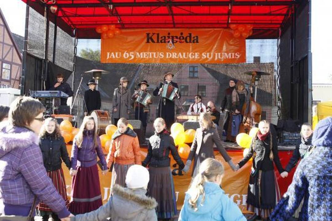 "Klaipėdos" jubiliejų miestiečiai šventė "Saulėto rudens" šventėje 
