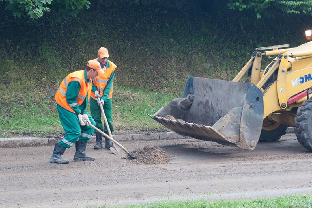 Per naktinę liūtį Vilniuje skendo automobiliai