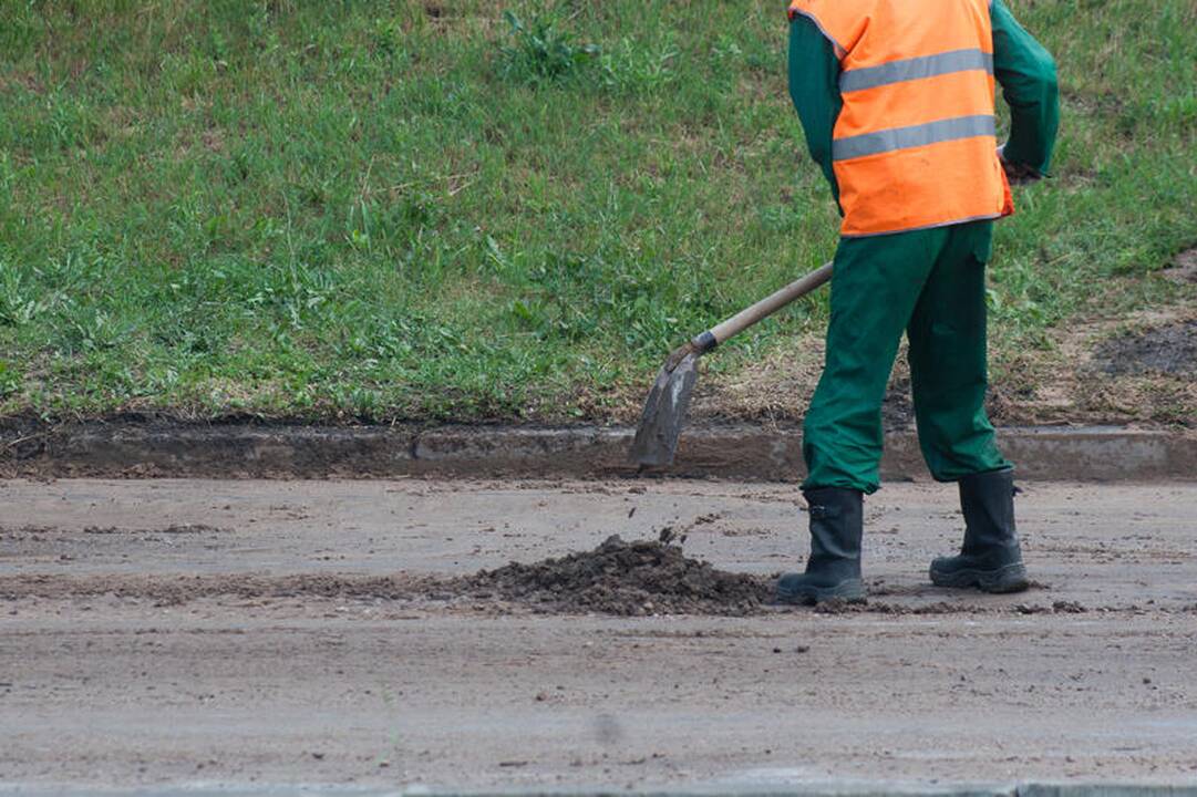 Per naktinę liūtį Vilniuje skendo automobiliai