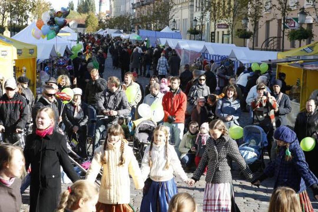 "Klaipėdos" jubiliejų miestiečiai šventė "Saulėto rudens" šventėje 