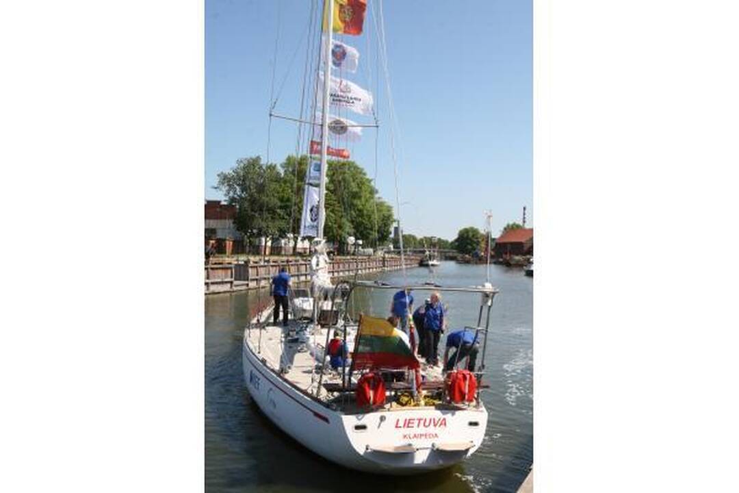 „Lietuva“ pakėlė bures į regatą "The Tall Ships Races“
