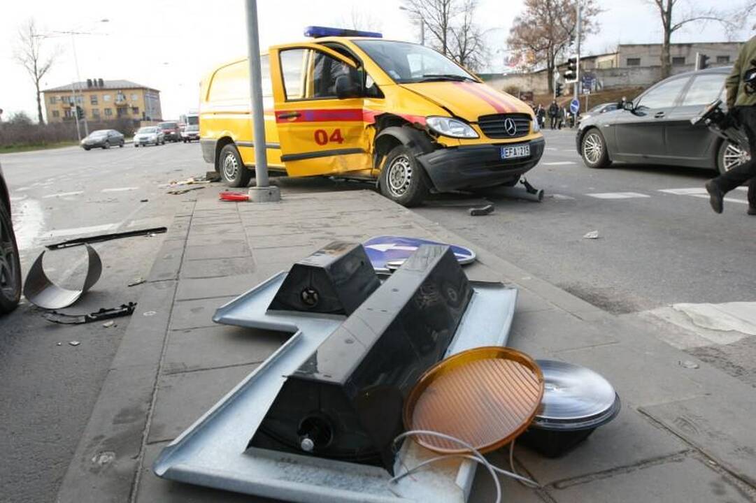 Per susidūrimą su dujų avarinės tarnybos automobiliu nukentėjo kūdikis