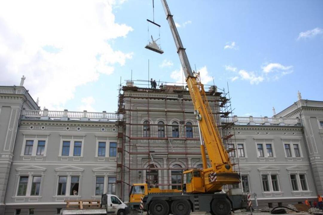 Į Plungės dvaro rūmus sugrąžintos prarastos deivės