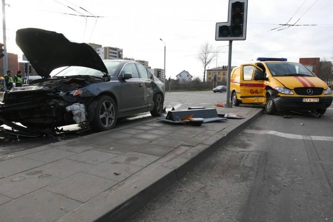 Per susidūrimą su dujų avarinės tarnybos automobiliu nukentėjo kūdikis