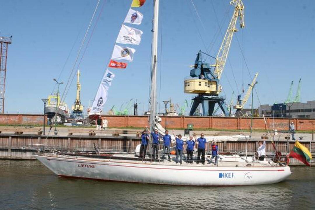 „Lietuva“ pakėlė bures į regatą "The Tall Ships Races“