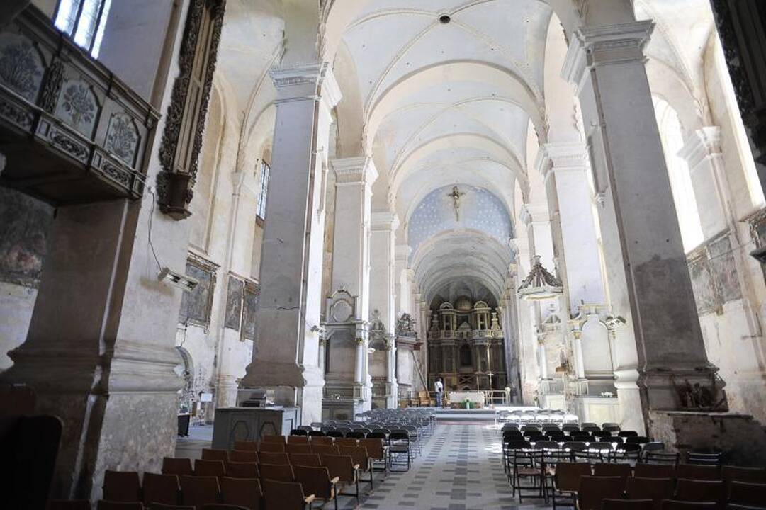 Restauratoriai Kaune ėmėsi itin reto juodai dažyto altoriaus