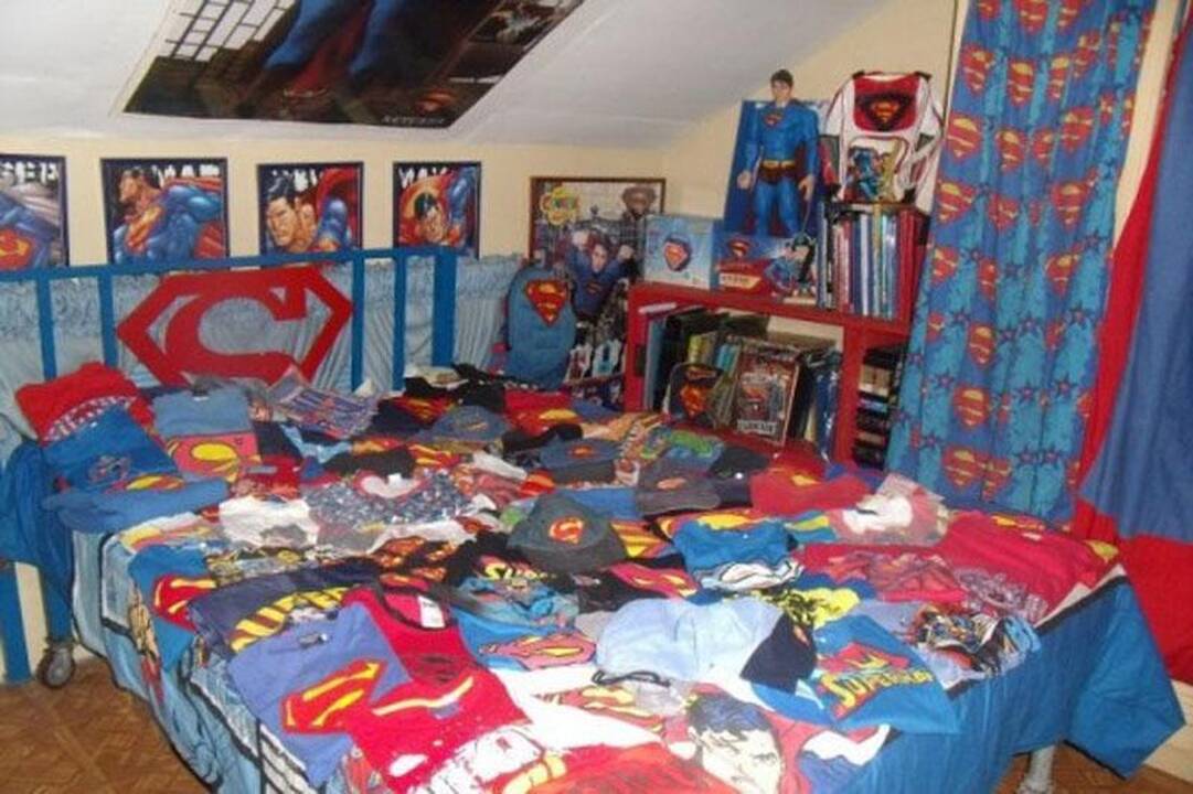 Vyras iškentė kelias operacijas, kad būtų panašus į Supermeną