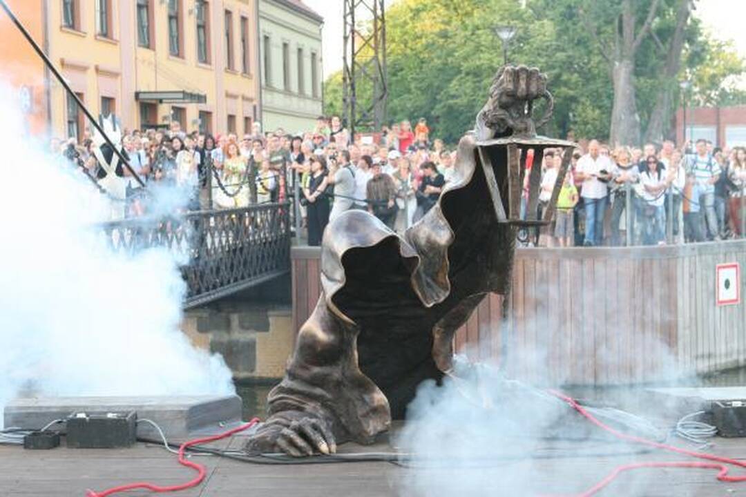 Vaiduoklio skulptūra – su staigmenomis