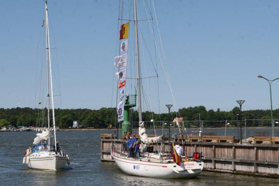 „Lietuva“ pakėlė bures į regatą "The Tall Ships Races“