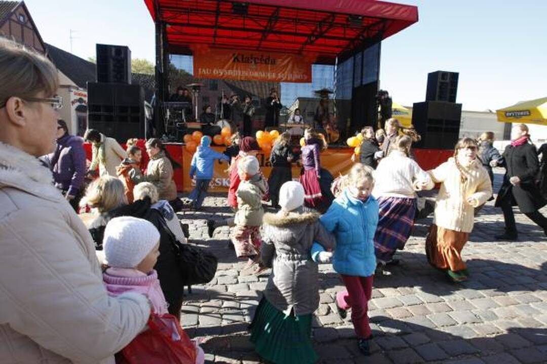 "Klaipėdos" jubiliejų miestiečiai šventė "Saulėto rudens" šventėje 
