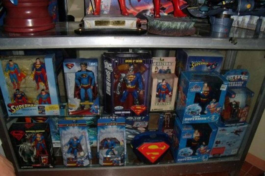 Vyras iškentė kelias operacijas, kad būtų panašus į Supermeną
